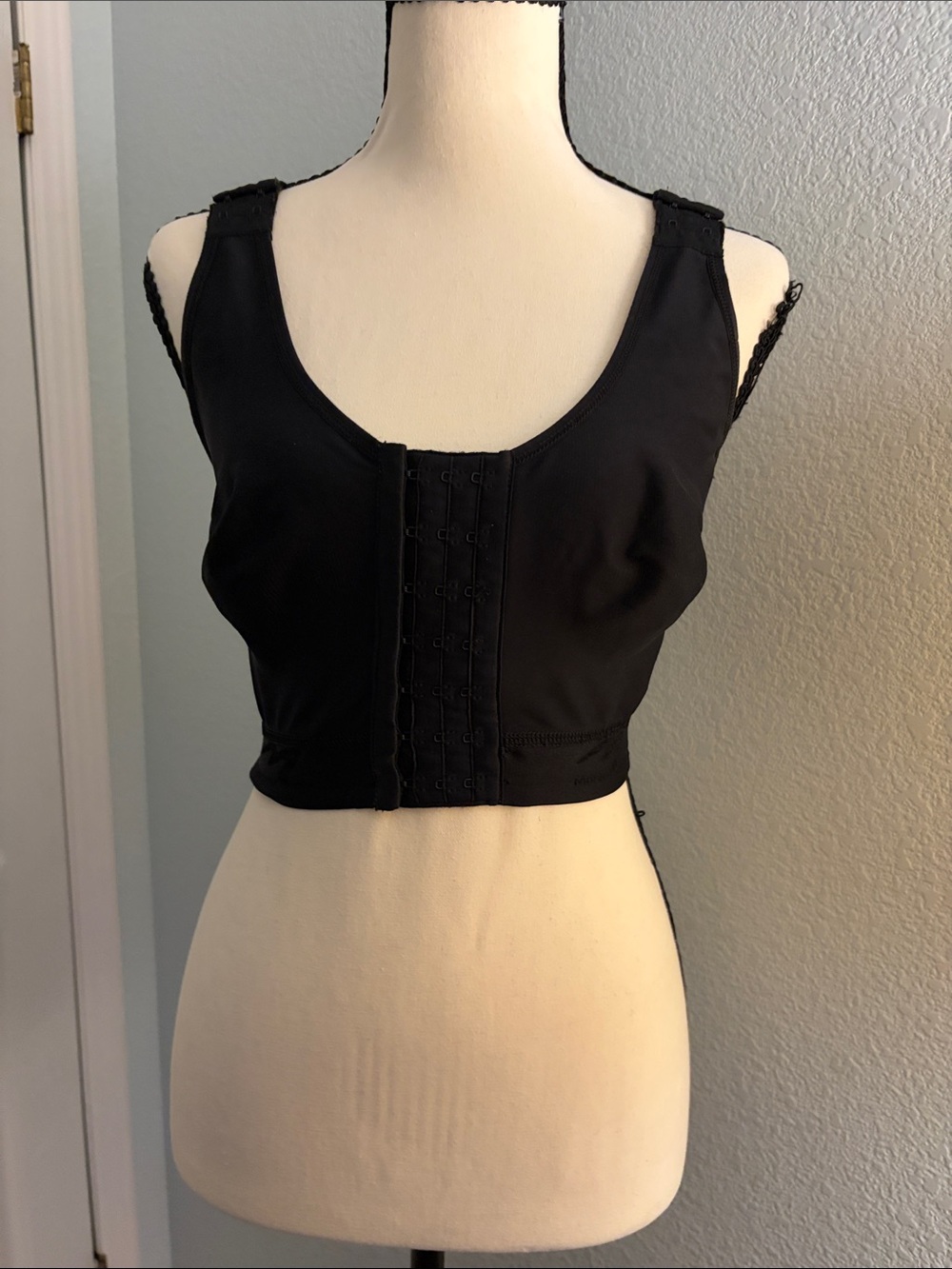 Front-Closure Compression Bra - Picture 1 of 3